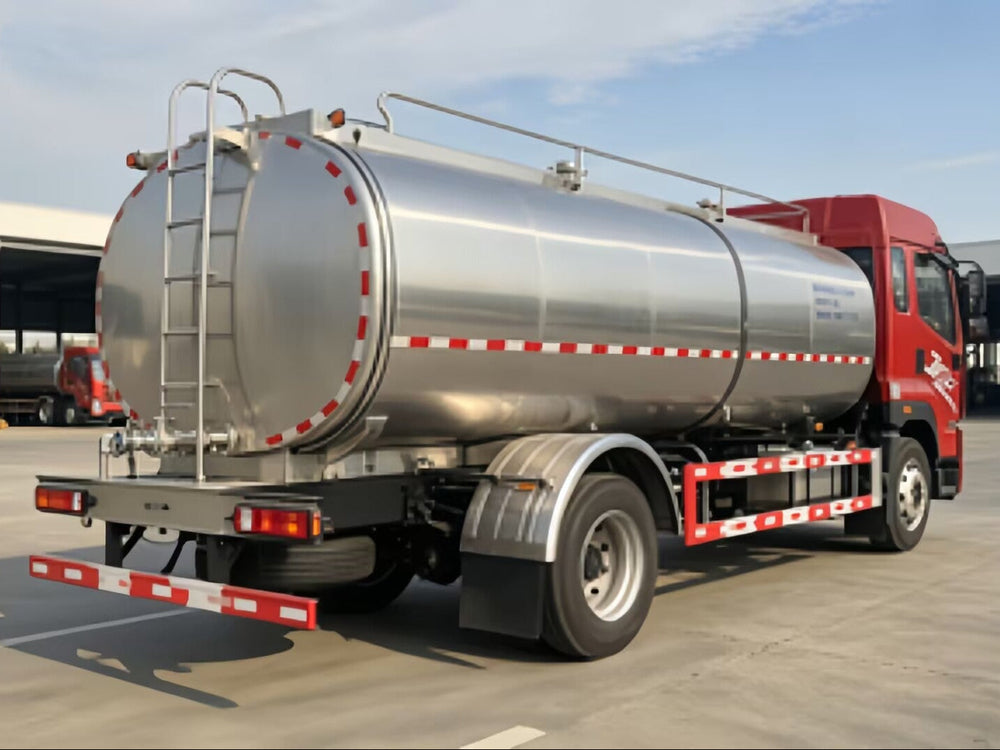 FAW Jiefang large fresh milk tank truck - rear three-quarter view