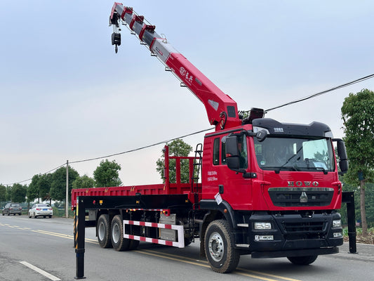 رافعة ذات ذراع تلسكوبي HOWO 6×4 CX14T