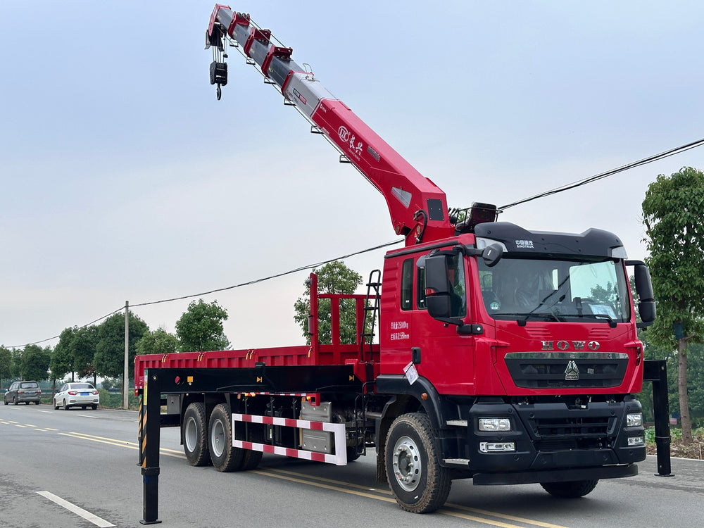 رافعة ذات ذراع تلسكوبي HOWO 6×4 CX14T