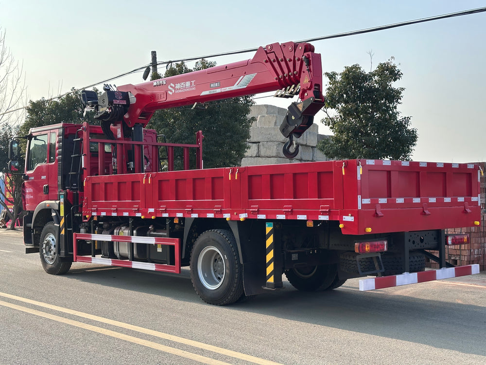 Howo 4×2 8T truck mounted crane