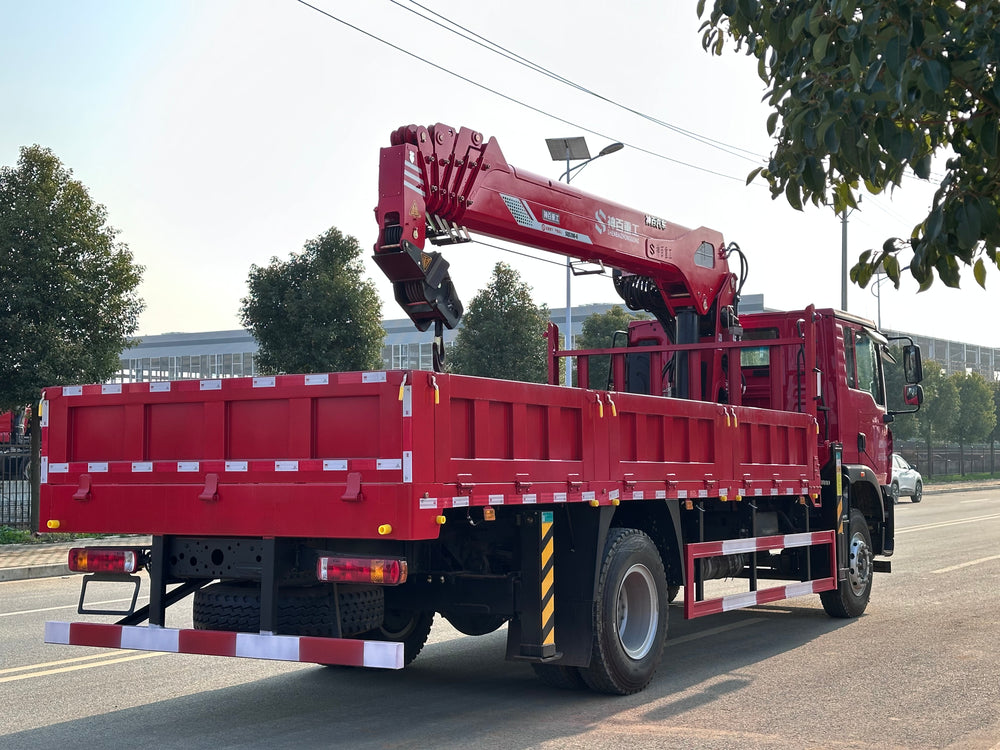 Howo 4×2 8T truck mounted crane