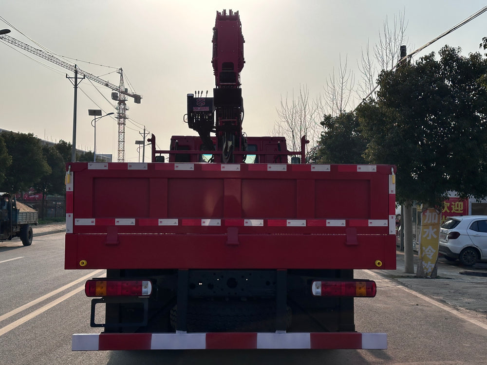 Howo 4×2 8T truck mounted crane