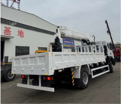 Dengfeng 8T truck-mounted crane