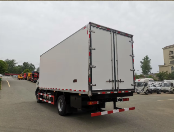 Dongfeng 4x2 15-ton refrigerated truck