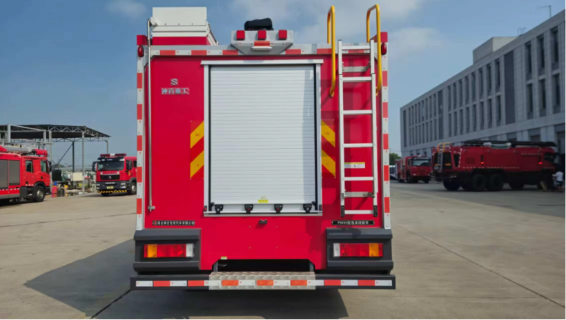 Dongfeng 4X2 10 cubic meter fire truck