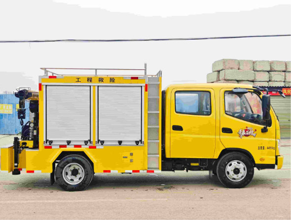 Foton 4x2 double-cab emergency rescue vehicle: Emergency rescue, emergency power generation, emergency drainage.