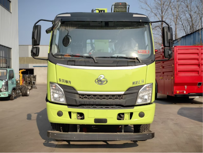 Dongfeng 4×2 8 Ton Wrecker Truck with Crane