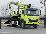 Dongfeng 4×2 8 Ton Wrecker Truck with Crane