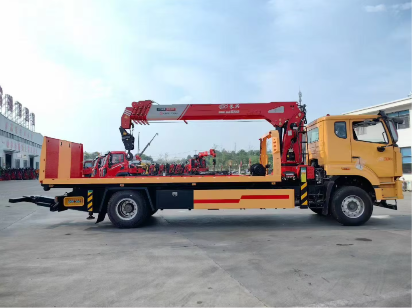 HOWO 4x2 8 Ton Flatbed Wrecker Truck Mounted Crane