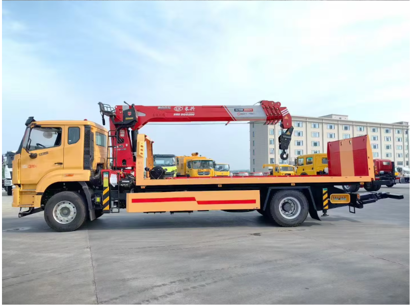 HOWO 4x2 8 Ton Flatbed Wrecker Truck Mounted Crane