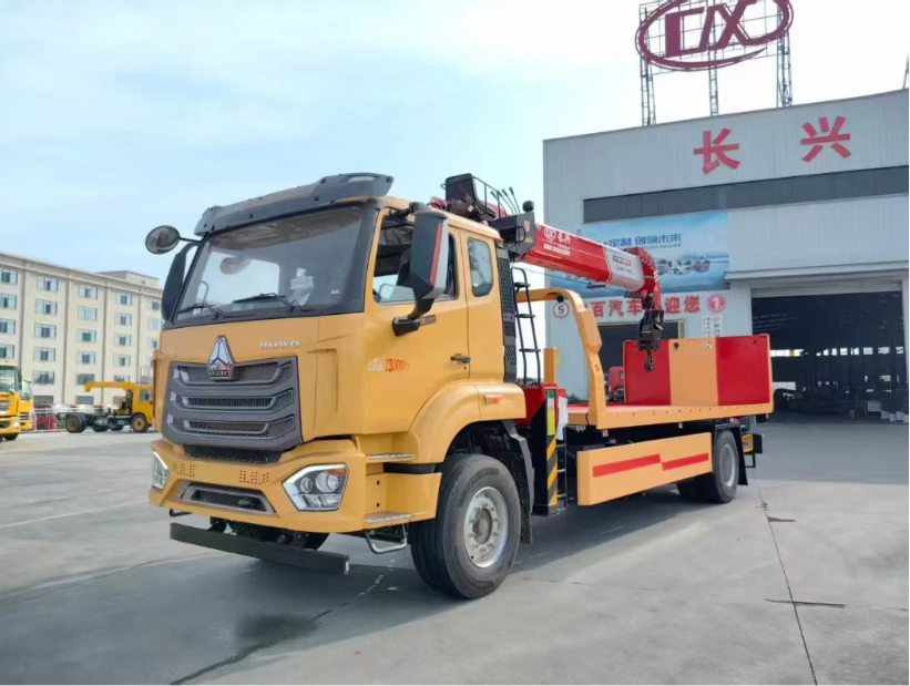 HOWO 4x2 8 Ton Flatbed Wrecker Truck Mounted Crane