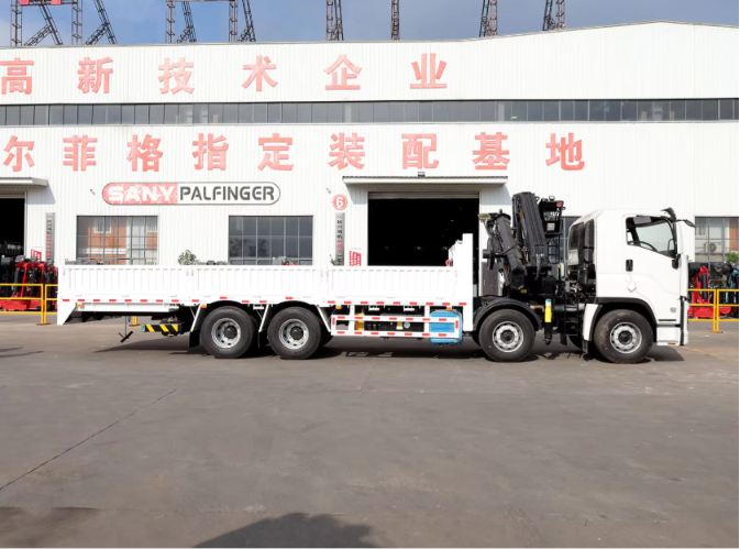 Isuzu 8x4 16-ton folding boom crane truck