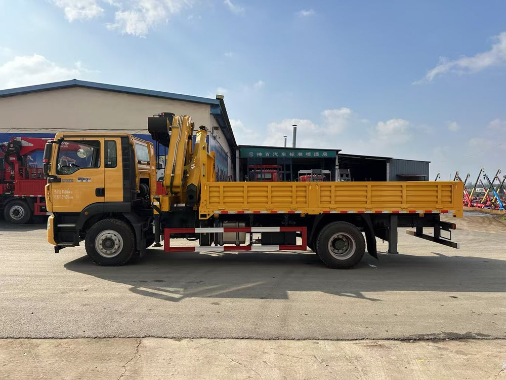 Howo 4X2 8T  XCMG Knuckle Boom Crane