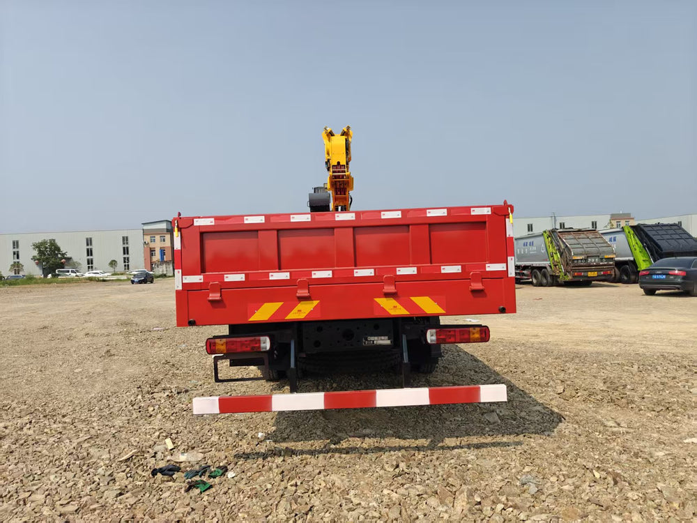 Howo 6X4 XCMG 14-ton 5-section boom truck crane