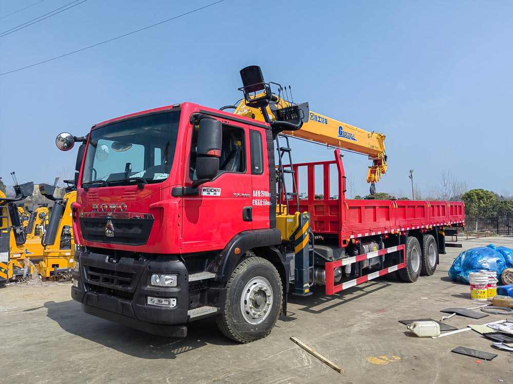 Howo 6X4 XCMG 14-ton 5-section boom truck crane
