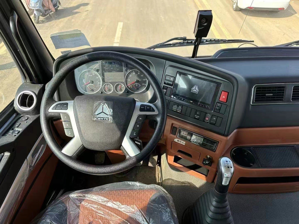 HOWO 6X4 12T truck mounted crane