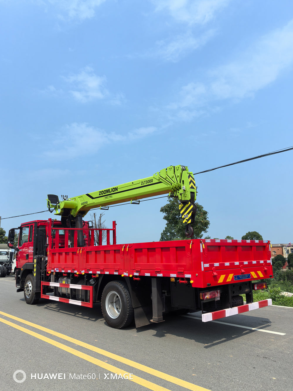 HOWO TX 4×2 Zoomlion 12-ton 5-section arm Weichai 240 horsepower 4.6 displacement-the strongest four-cylinder heart in the truck crane industry