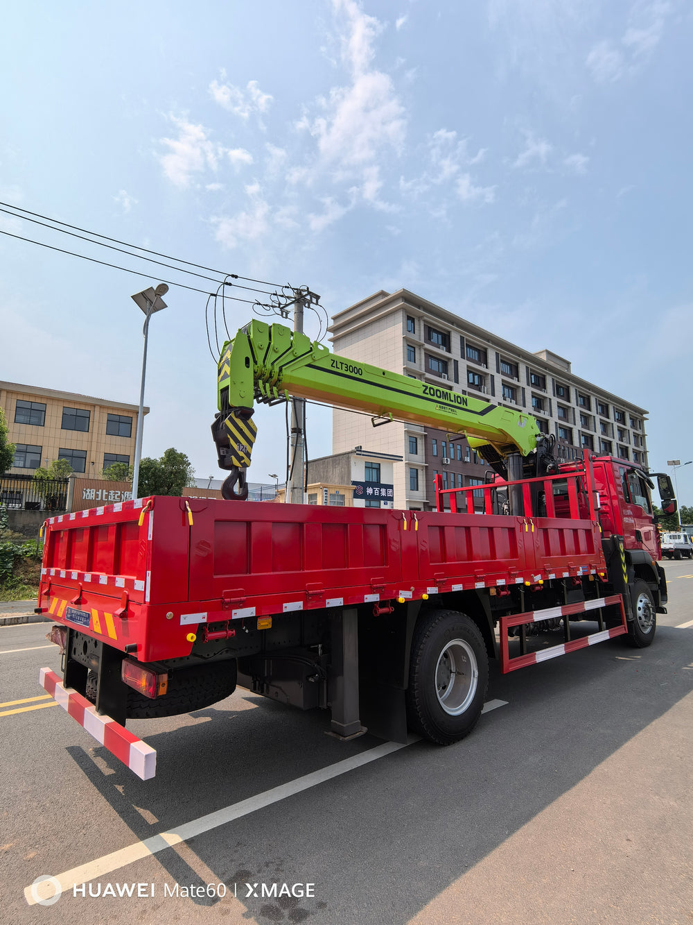 HOWO TX 4×2 Zoomlion 12-ton 5-section arm Weichai 240 horsepower 4.6 displacement-the strongest four-cylinder heart in the truck crane industry