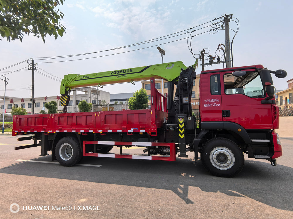 HOWO TX 4×2 Zoomlion 12-ton 5-section arm Weichai 240 horsepower 4.6 displacement-the strongest four-cylinder heart in the truck crane industry