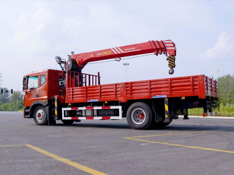 Dongfeng 4x2 Palfinger 8-ton truck crane