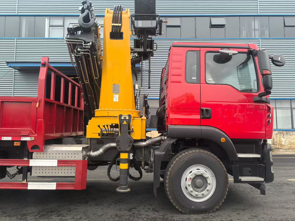 Howo 6X4 XCMG 21 T Folding Boom Crane