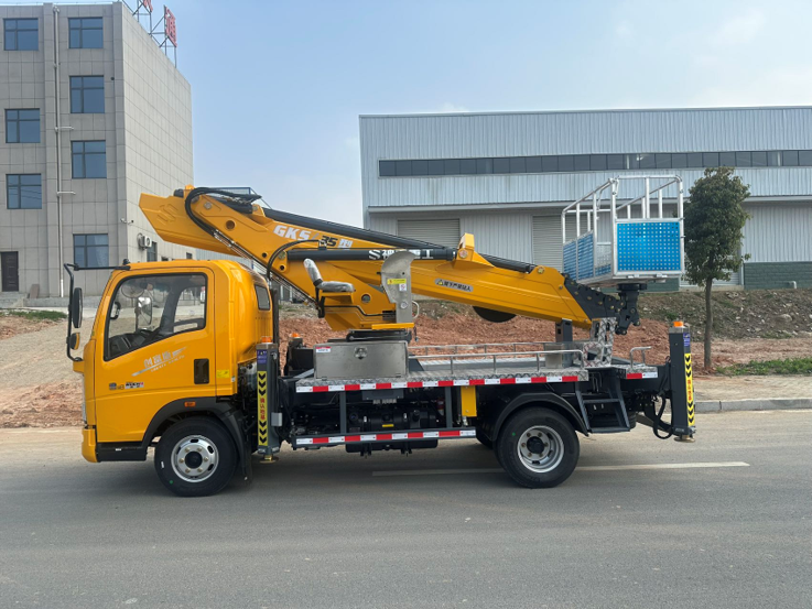 HOWO 4X2 GK35 aerial work vehicle