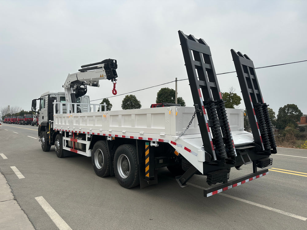 HOWO 8X4 10T folding arm crane