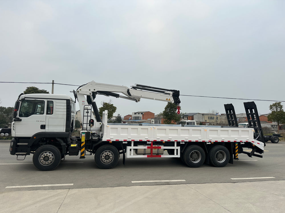 HOWO 8X4 10T folding arm crane