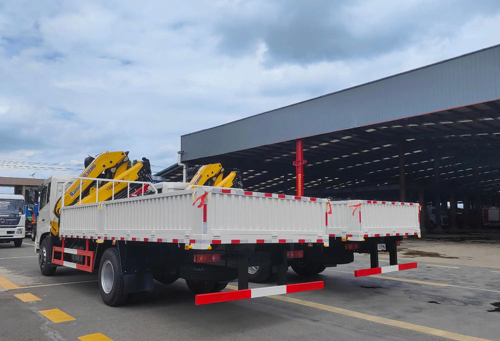 Dongfeng 4x4 XCMG 10-ton folding boom crane
