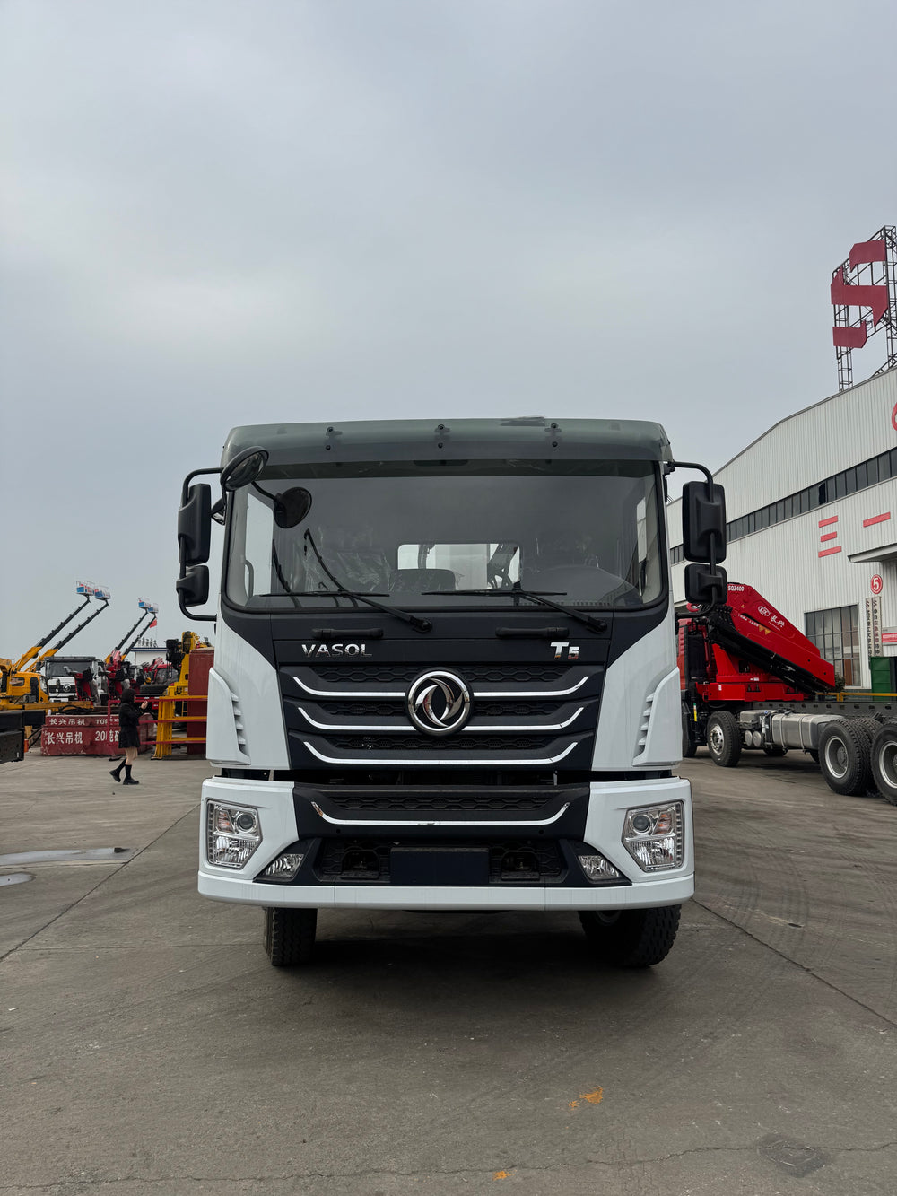 Dengfeng 8T truck-mounted crane