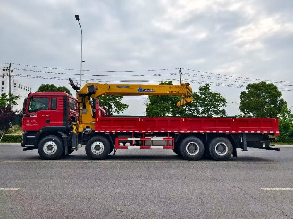HOWO 8X4 XCMG 12T Truck-mounted Crane
