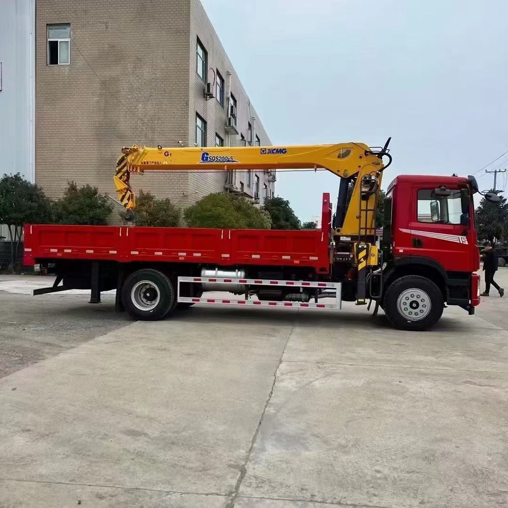 Dengfeng 8T truck-mounted crane