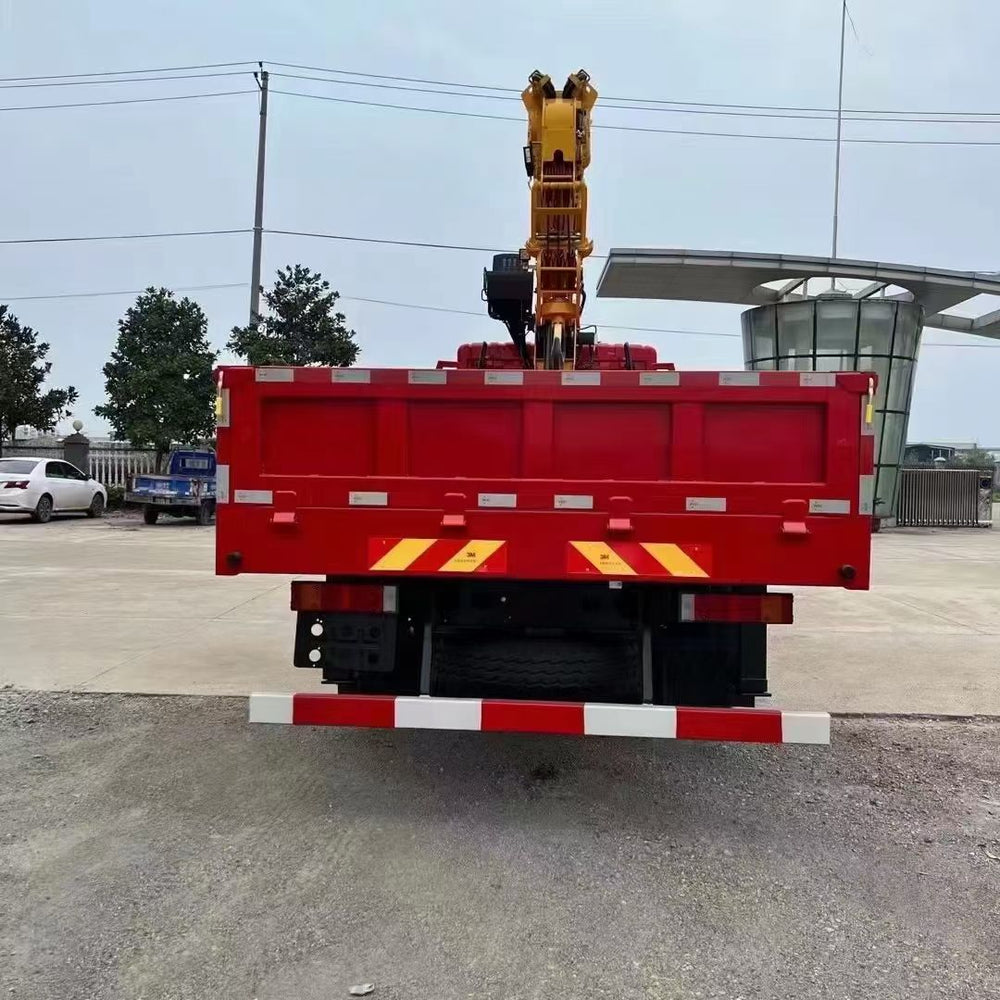 Dengfeng 8T truck-mounted crane