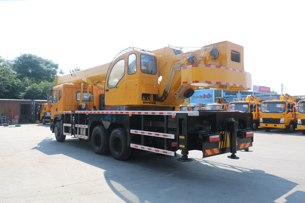 Dongfeng 6X4 25T Truck Crane