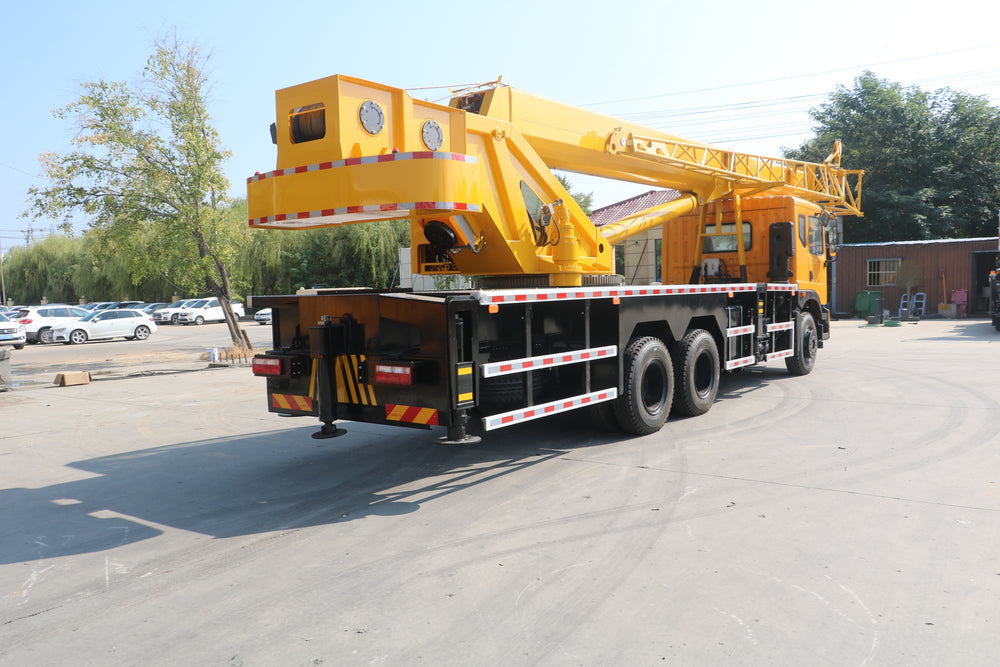 Dongfeng 6X4 25T Truck Crane