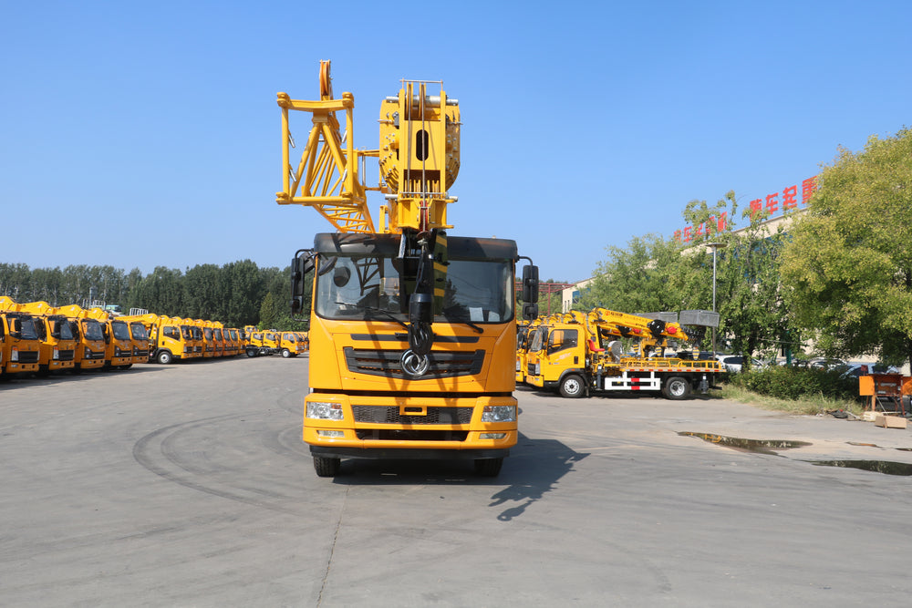 Dongfeng 6X4 25T Truck Crane