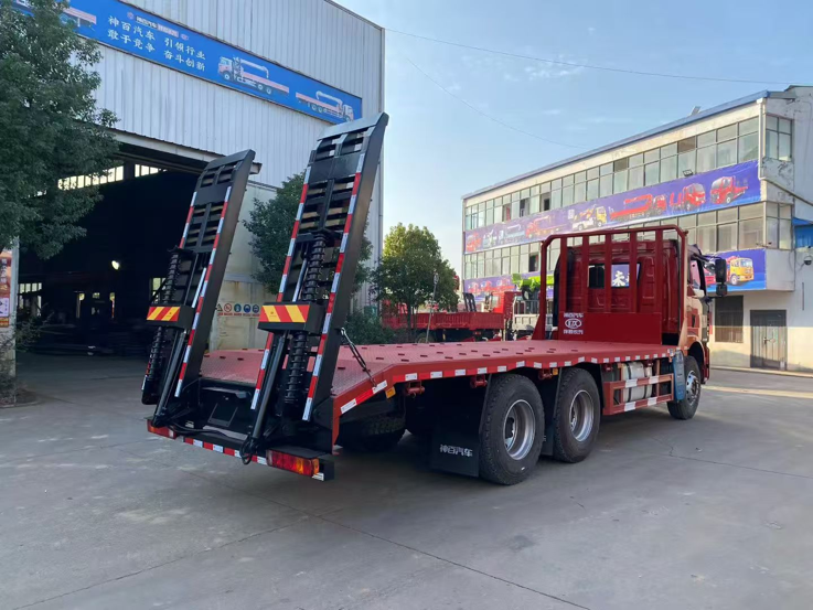 HOWO 6X4 Flatbed Transport Truck