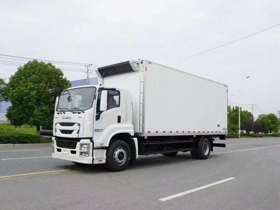 ISUZU 4x2 Refrigerated Truck