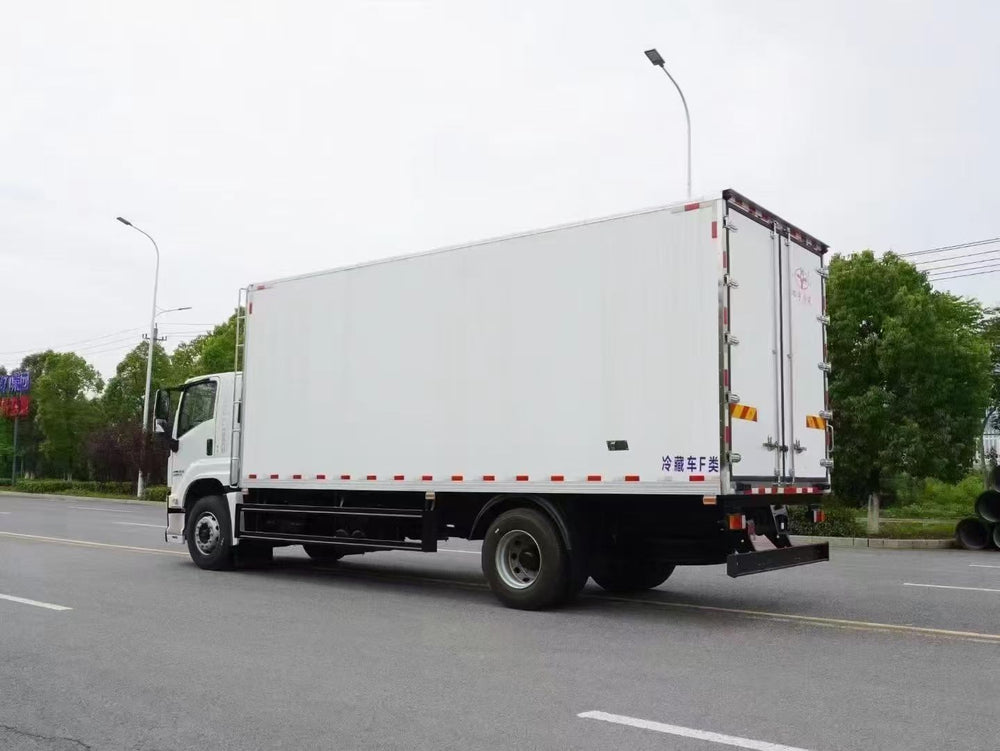 ISUZU 4x2 Refrigerated Truck