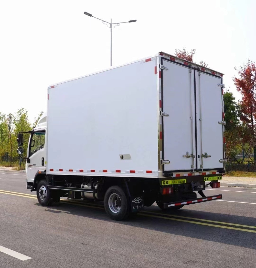 4 X2 HOWO 5T Refrigerator truck