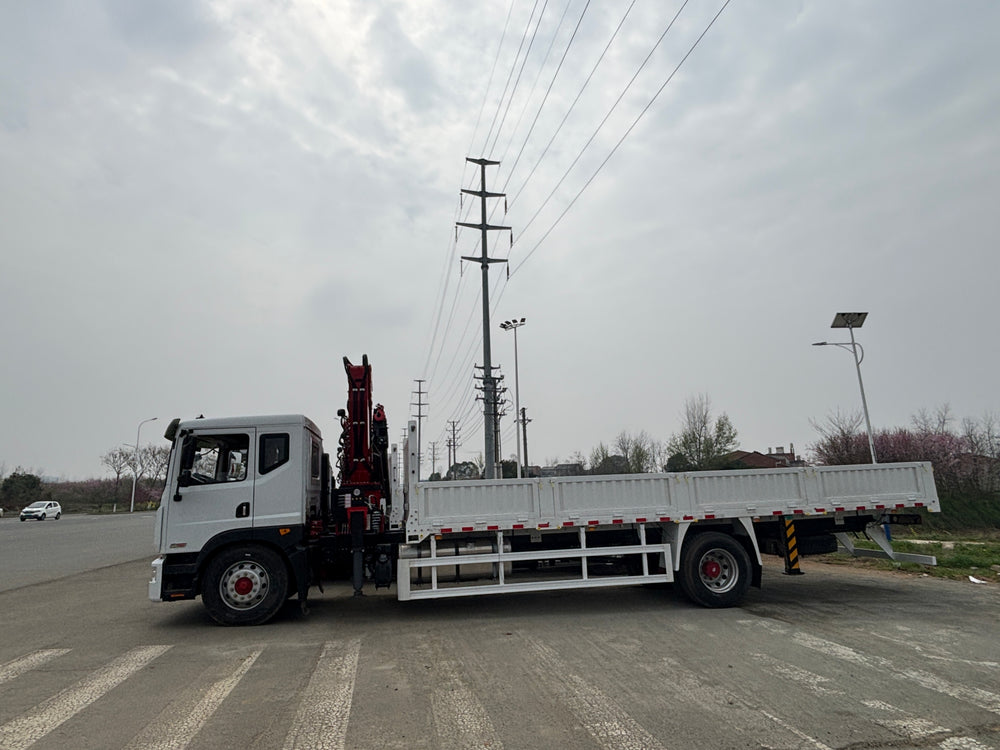 Dongfeng 5-Ton Folding boom Truck Crane