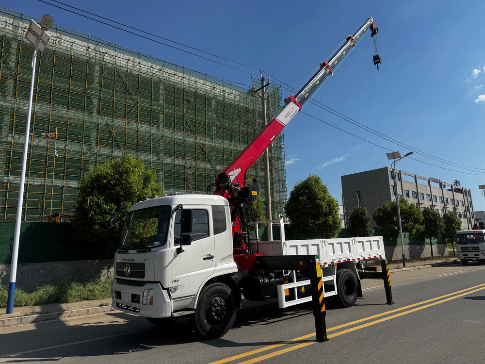 Dongfeng 4X2 8-ton folding boom truck crane