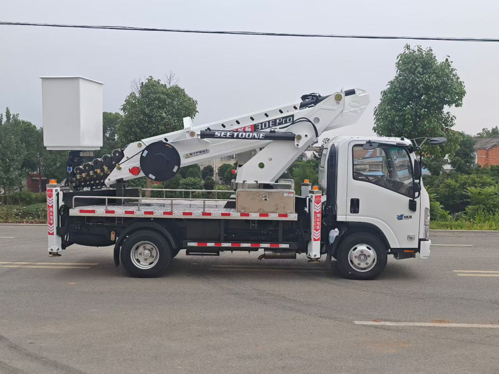 Isuzu 30.6-meter aerial work vehicle