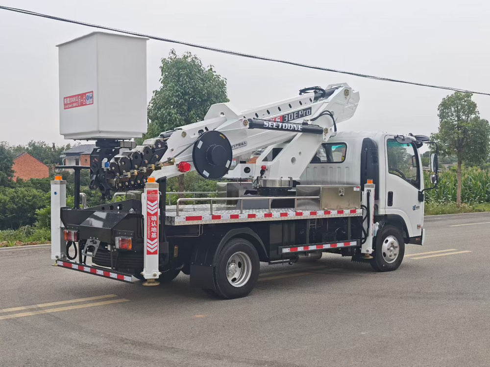 Isuzu 30.6-meter aerial work vehicle