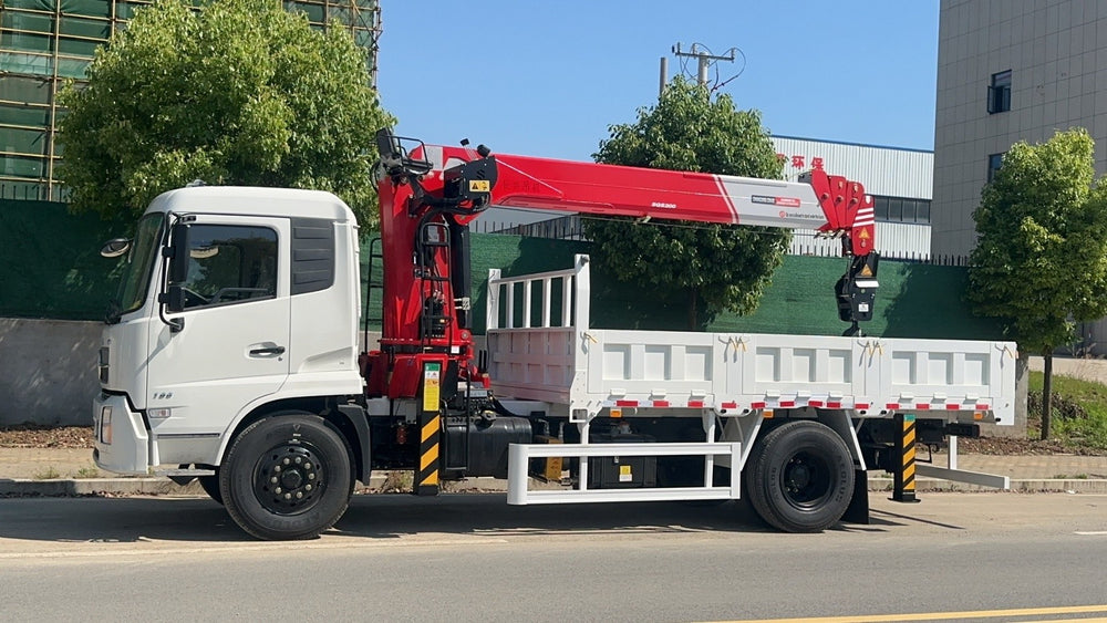 Dongfeng 4X2 8-ton folding boom truck crane