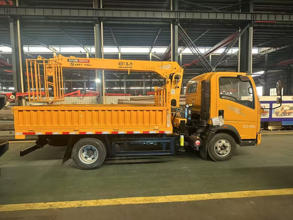 HOWO 4T truck-mounted crane