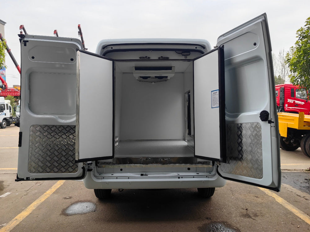 JMC Short-base Mid-high Top Refrigerated Truck