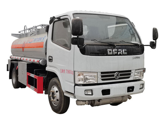 Dongfeng 4*2 4400L oil tank truck