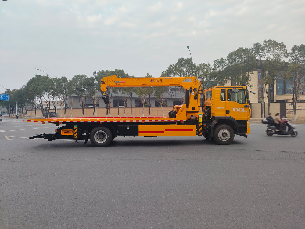HOWO 10T Wrecker Truck & 8T Crane