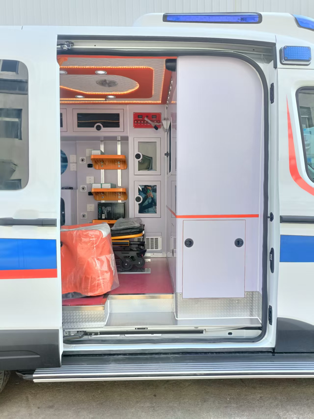 Ford V363 Mid-wheelbase Mid-roof Monitor Ambulance